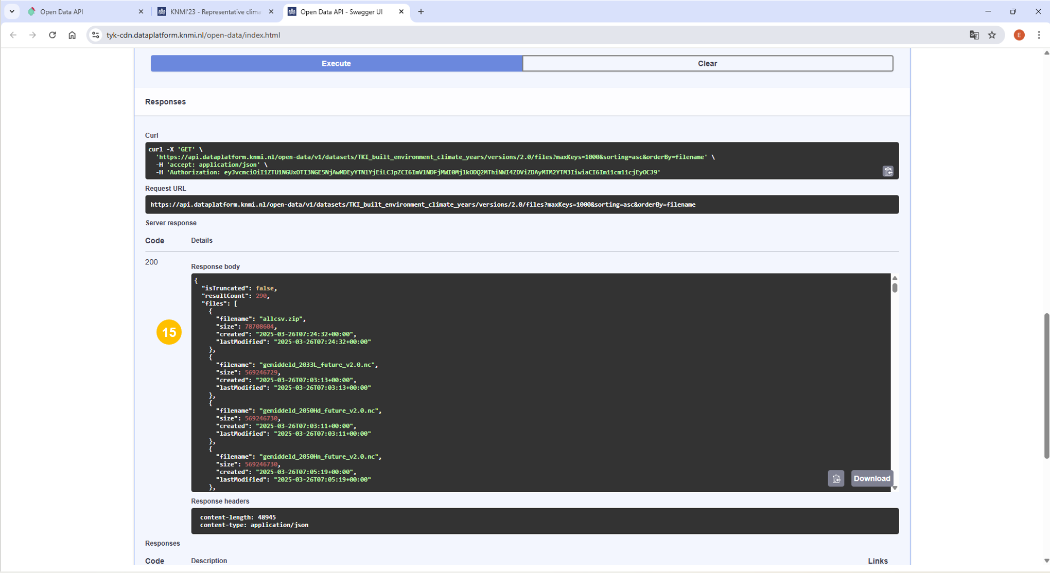Scrol door de beschikbare files